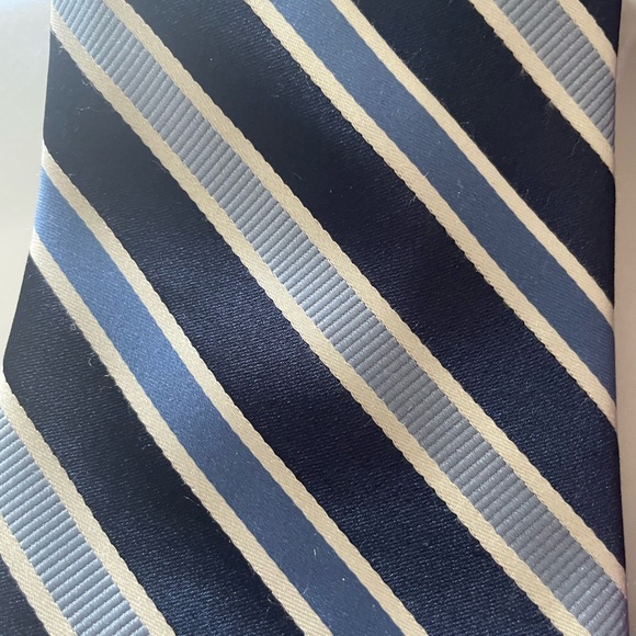 2 Izod Ties Bundle EUC - Picture 5 of 6